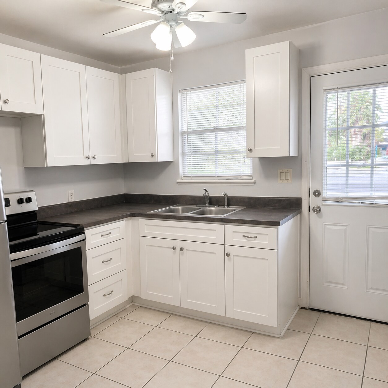 Building Photo - 208 12th Ave N