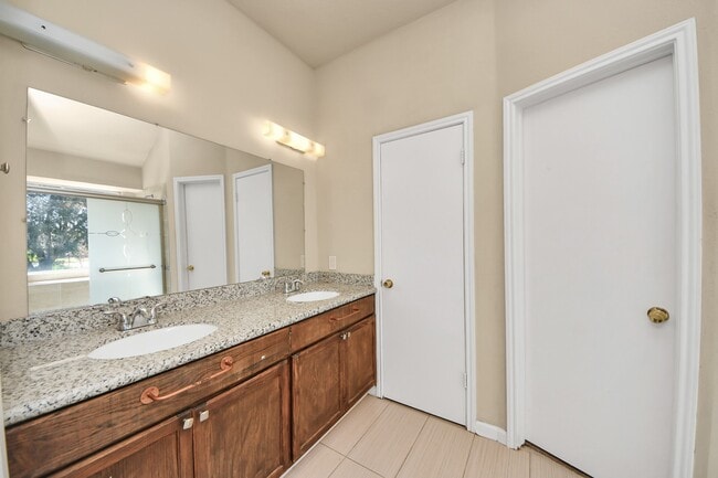 Building Photo - 20303 White Poplar Dr