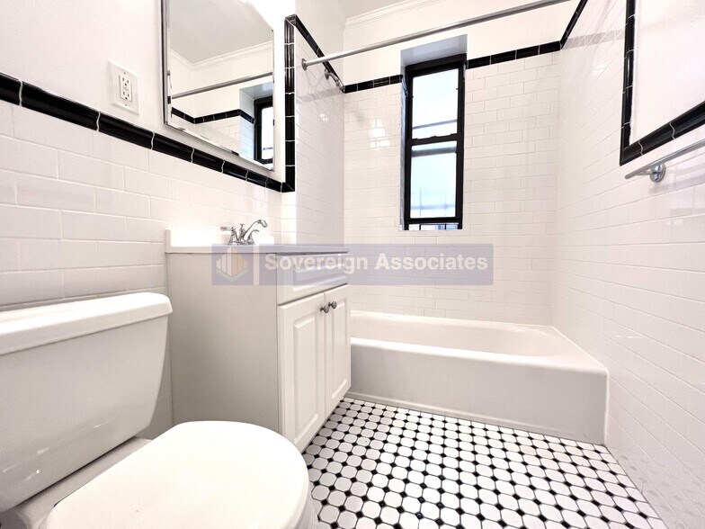 Building Photo - 105 Pinehurst Ave