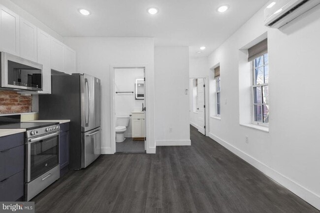 Building Photo - 212 Catharine St