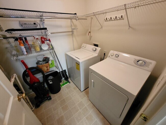 Building Photo - 339 Westbend Dr