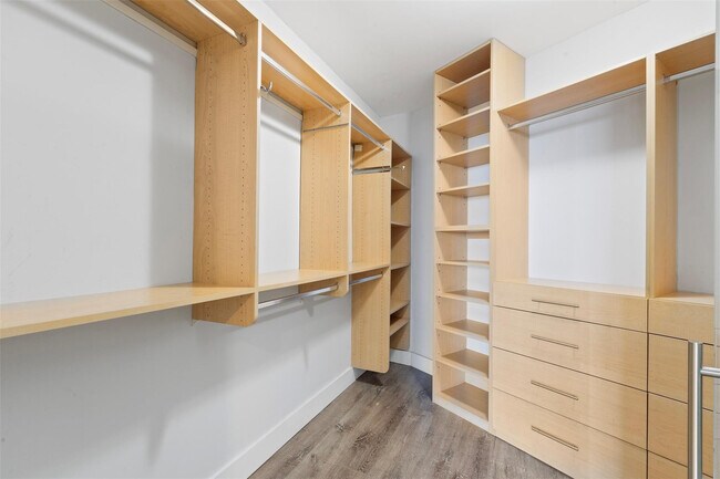 Building Photo - 18911 Collins Ave