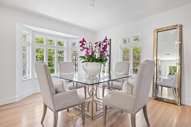 Building Photo - 306 Cordova Rd