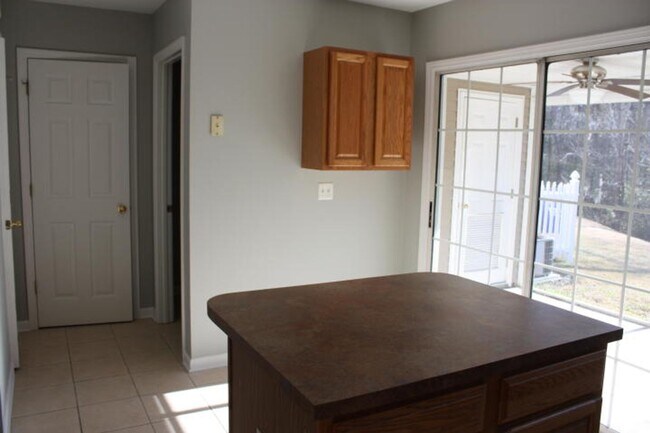 Building Photo - Waterfront Townhome