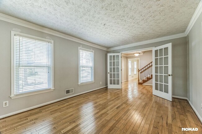 Building Photo - Spacious 5BR House in Marietta