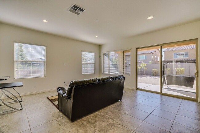 Building Photo - 4529 E Vista Bonita Dr