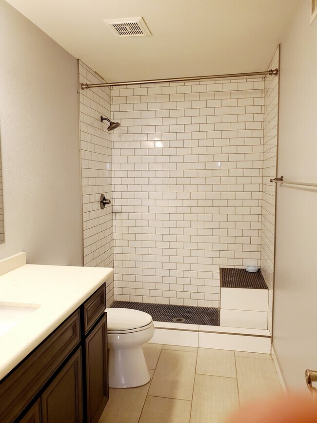 Building Photo - COMING SOON! NO HOA-Stunning 3 Bedroom wit...