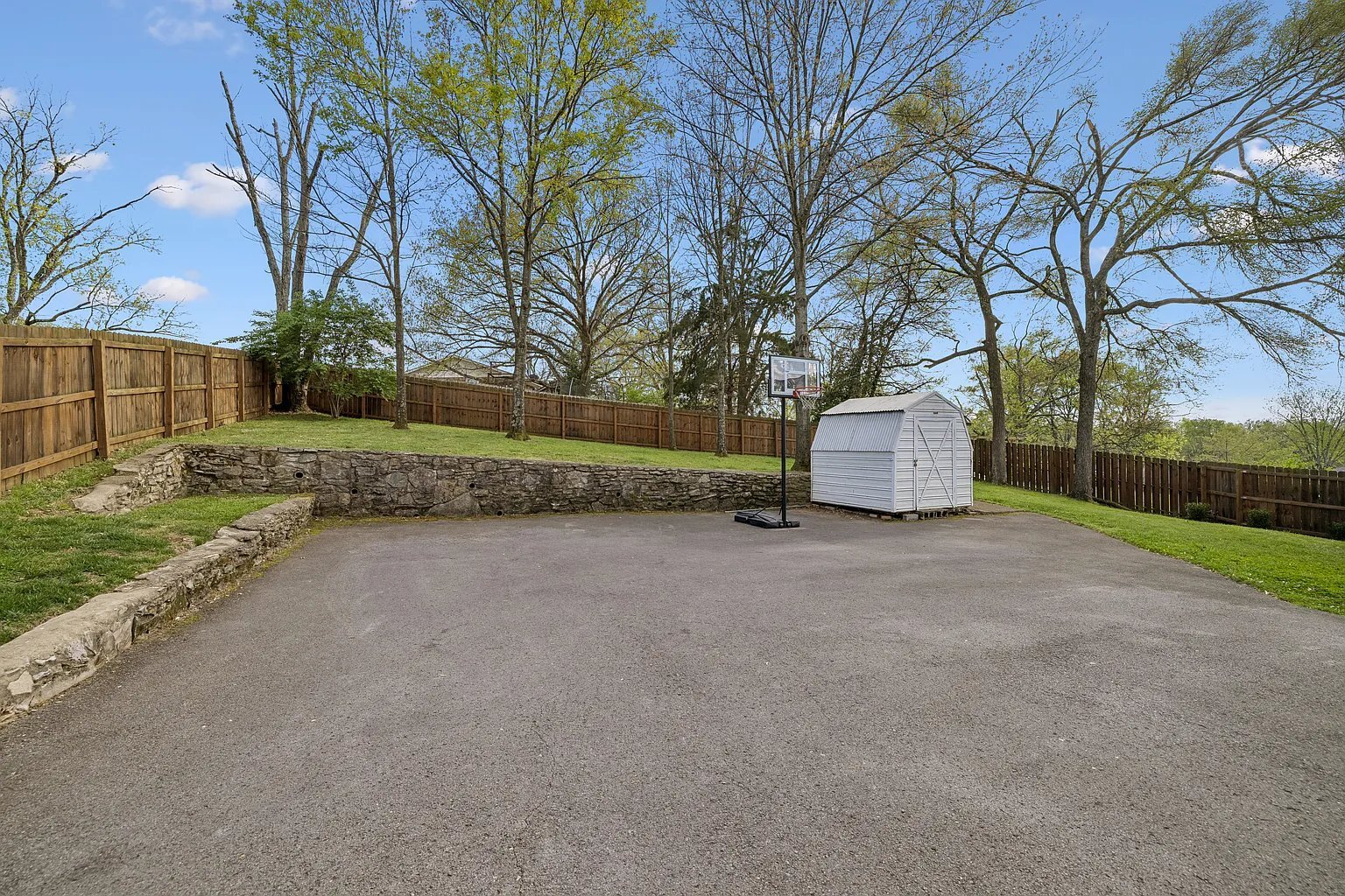 Building Photo - 517 Adamwood Dr