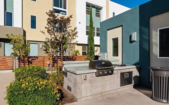 Building Photo - 81 Sea Crest Dr