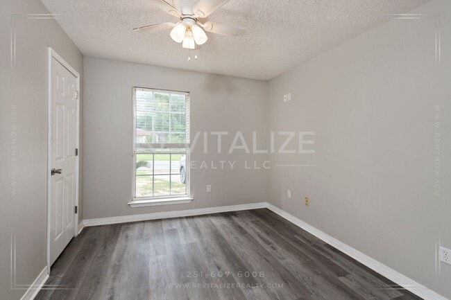 Building Photo - Newly Renovated Brick Home!