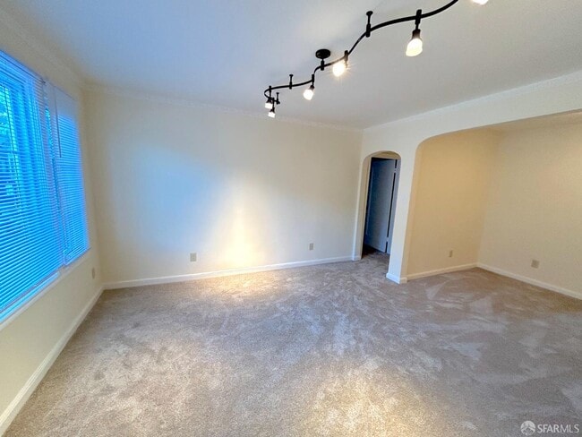 Building Photo - 106 Caselli Ave