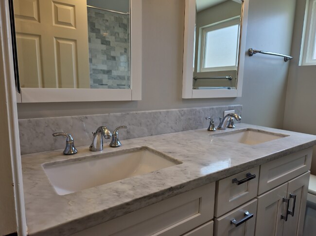 Building Photo - 1219 Essex Ln