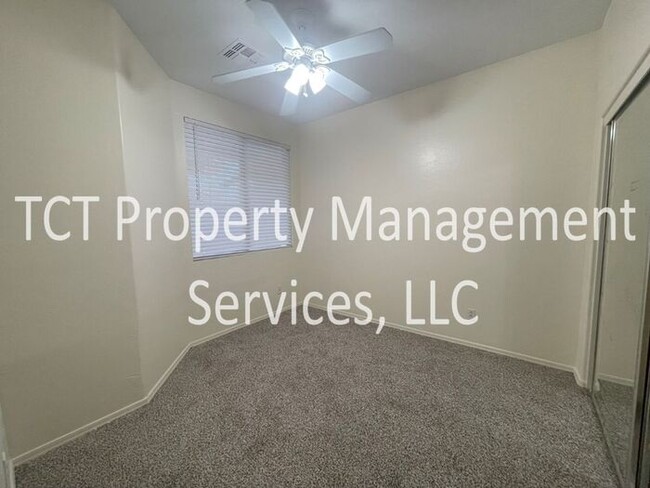 Building Photo - Great 3 Bedroom with Community Pool!