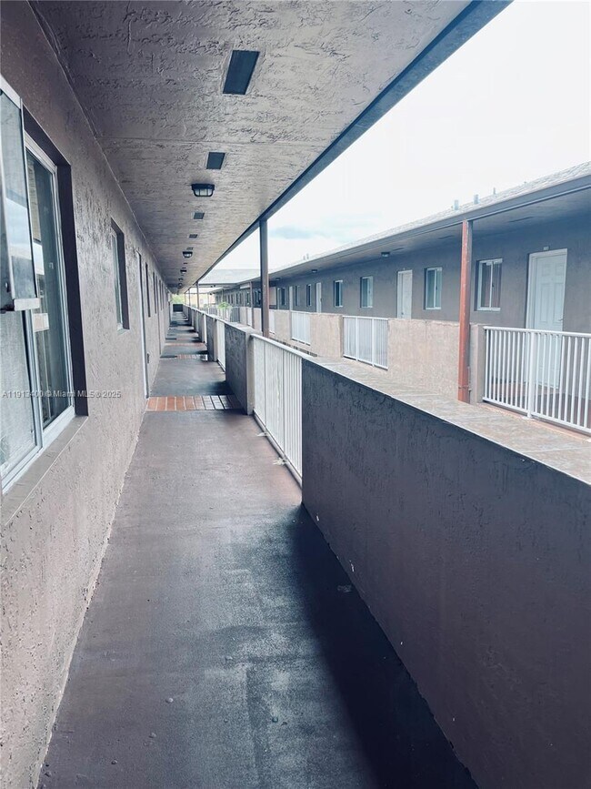 Building Photo - 2925 W 80th St