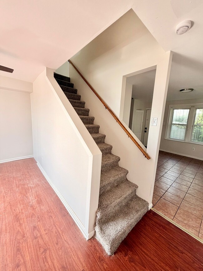 Building Photo - 813 Fisher Ave