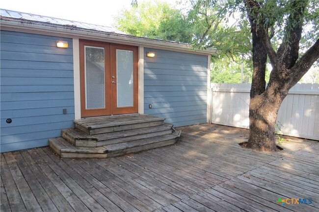 Building Photo - 202 S Mesquite St