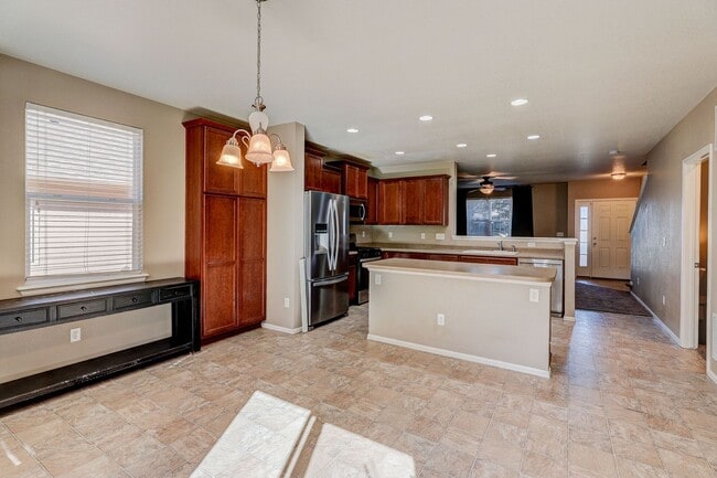 Building Photo - 5 bedroom single family home in Castle Rock.