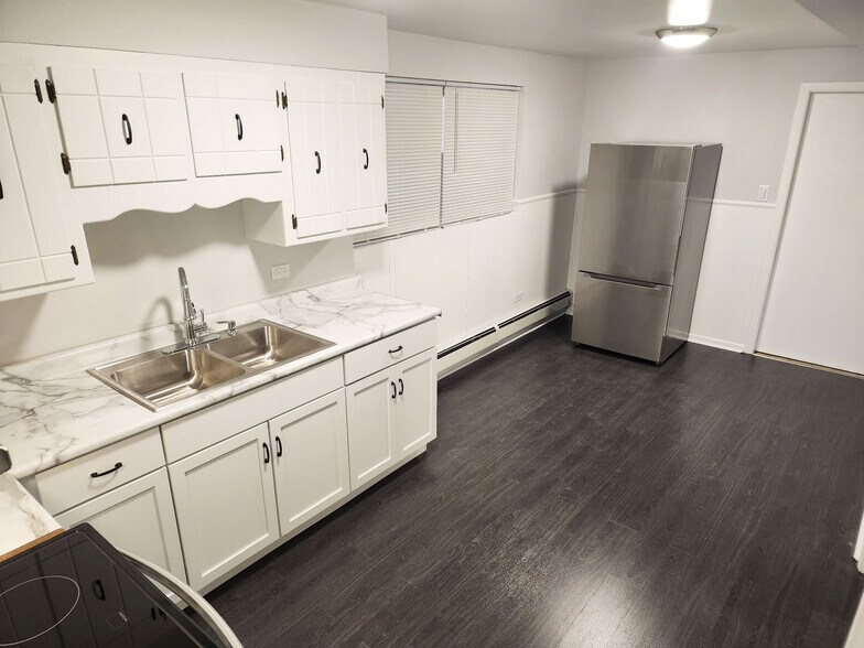 Building Photo - 5972 S Archer Ave