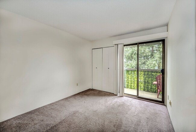 Building Photo - Lake Ballinger Townhouse 3 Bedroom