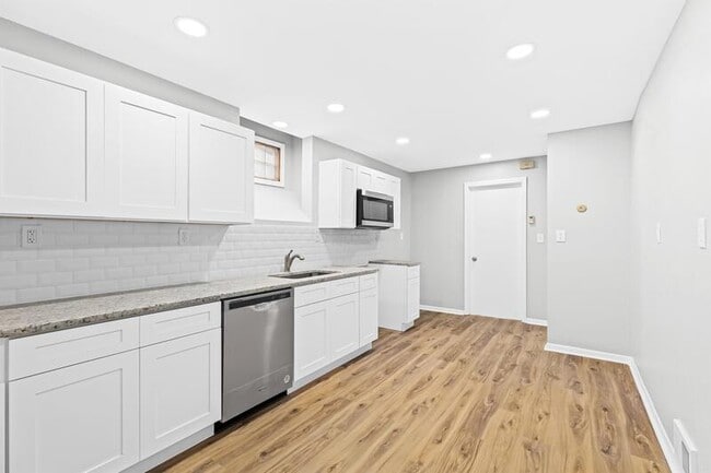 Building Photo - 3428 Carpenter Avenue