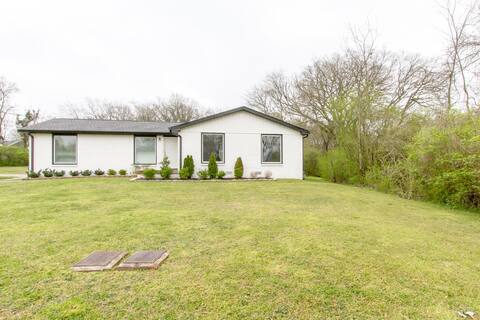 Building Photo - 6319 Thunderbird Dr