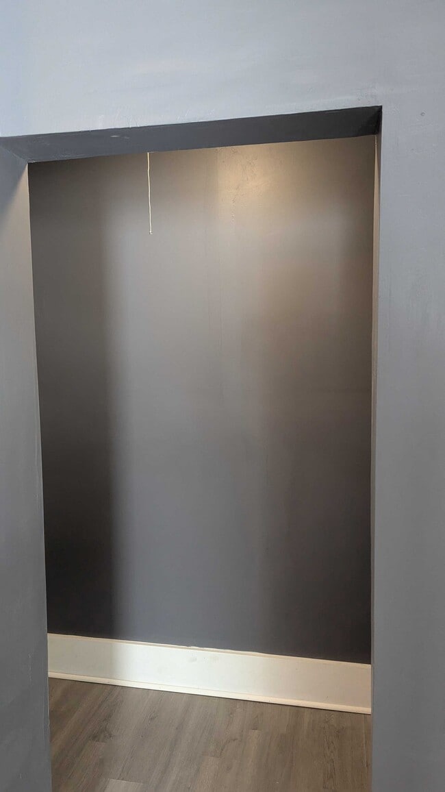 Building Photo - 812 E 3rd St