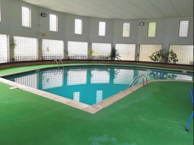 Building Photo - 3 Shadowbrook Ln