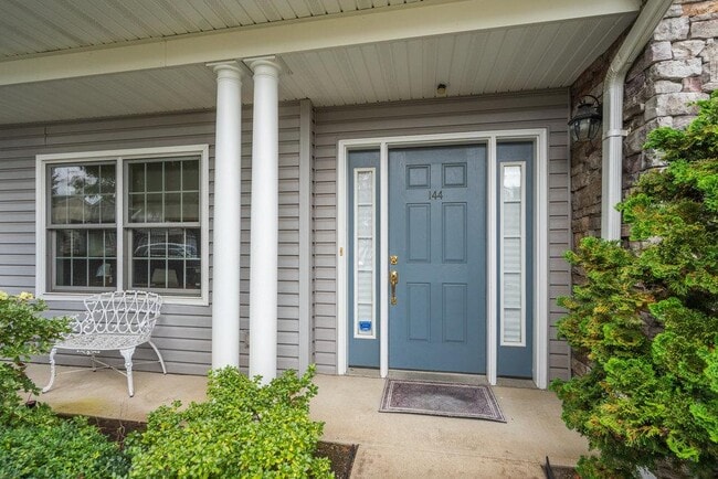 Building Photo - 144 Pond View Dr