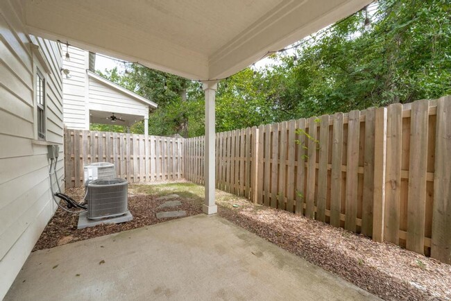 Building Photo - 2 bed / 2.5 bath Cottage in Park Place Com...