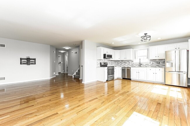 Building Photo - Beautiful 3 Bed, 4 Bath Home in Ephrata