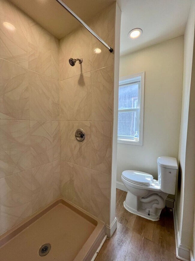 Building Photo - Newly Renovated 3-Bedroom Townhome in Fairhill! Available NOW!