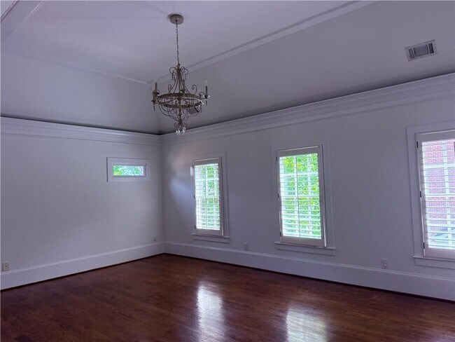 Building Photo - 2617 Canterbury Trail