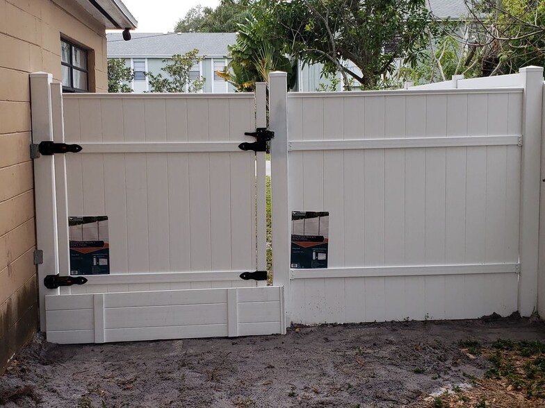 Building Photo - 5412 S Bernie St