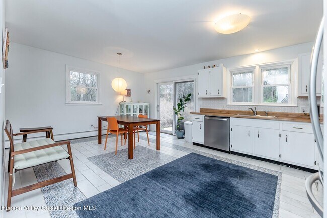 Building Photo - 15 Forestwood Dr