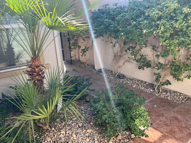 Building Photo - 59 Shoreline Dr