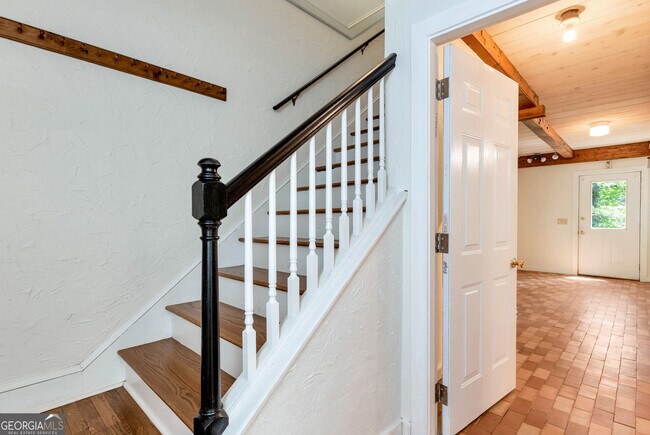 Building Photo - 3978 Pineshore Cir