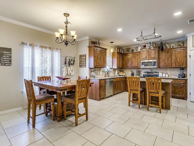 Building Photo - 1716 Lakeway Dr