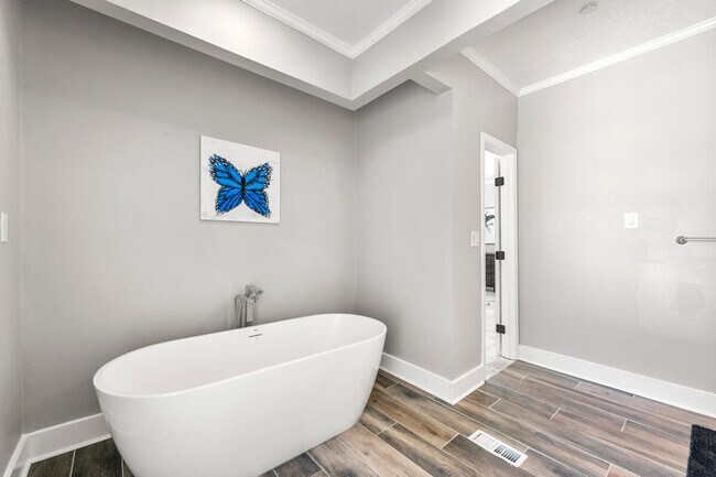 Building Photo - 441 Georgia 279-SI ID1019263P