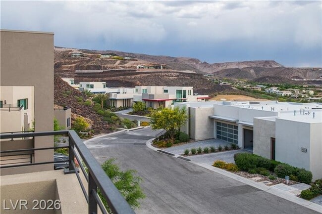 Building Photo - Modern Tri-Story Home in McDonald Highlands