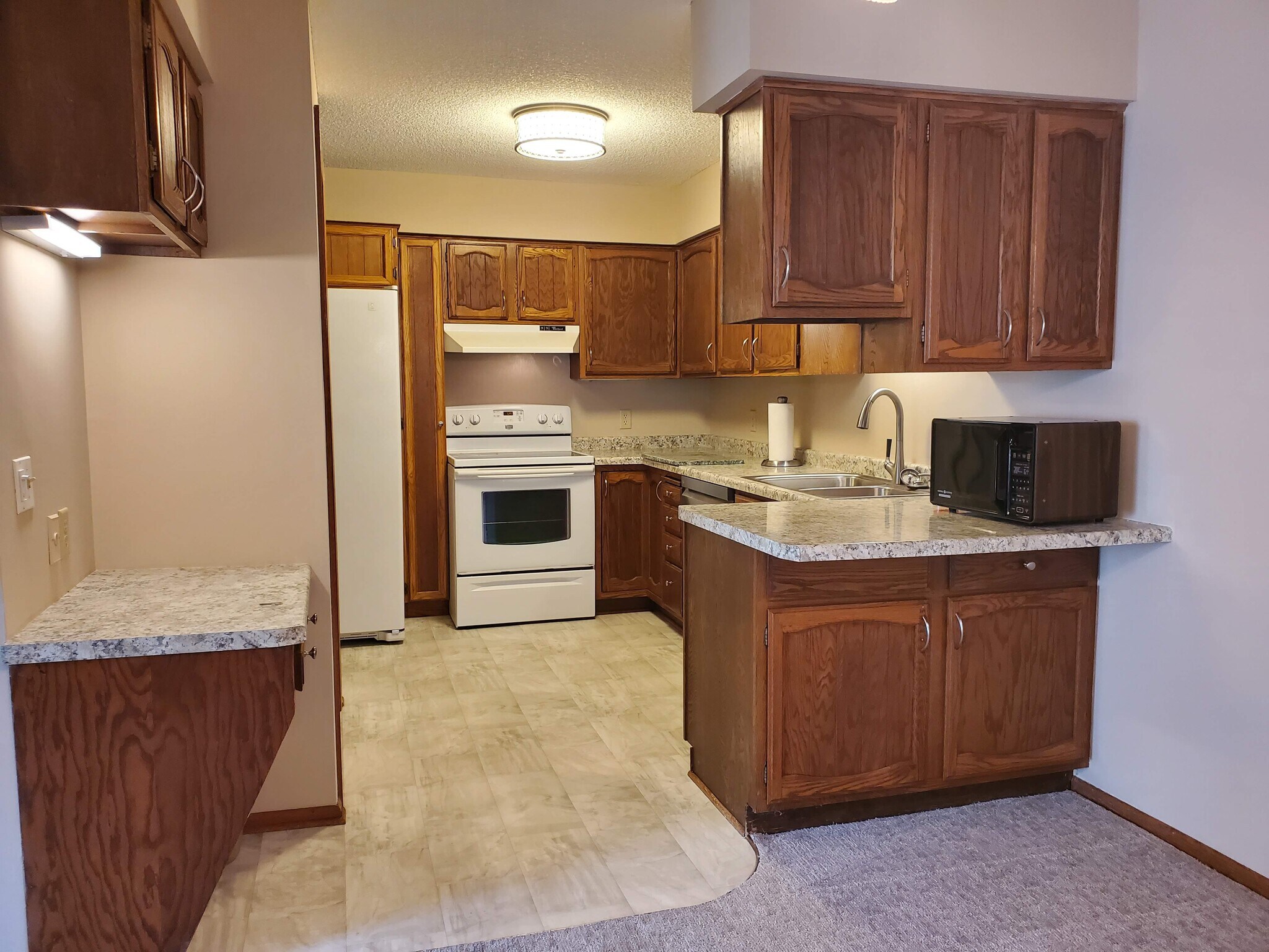 Building Photo - 2517 Cedar Hills Dr