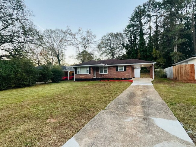 Building Photo - Charming Mid-Century 2BR/2BA Brick Home in...