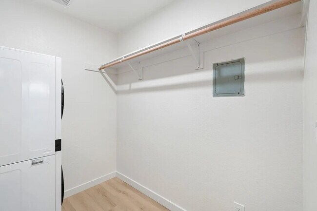 Building Photo - AVAILABLE AUGUST - BRAND NEW 1 BED/1BATH UNIT