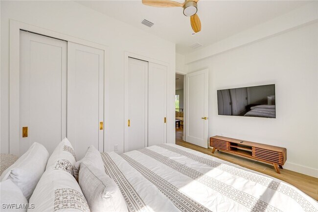 Building Photo - 3384 Canal St