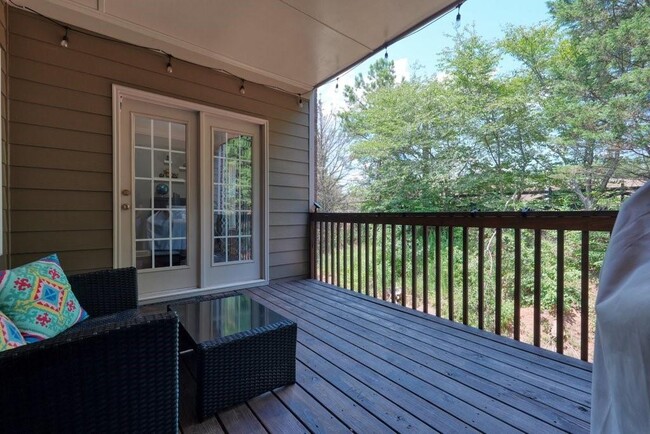 Building Photo - 3888 Fairhill Point