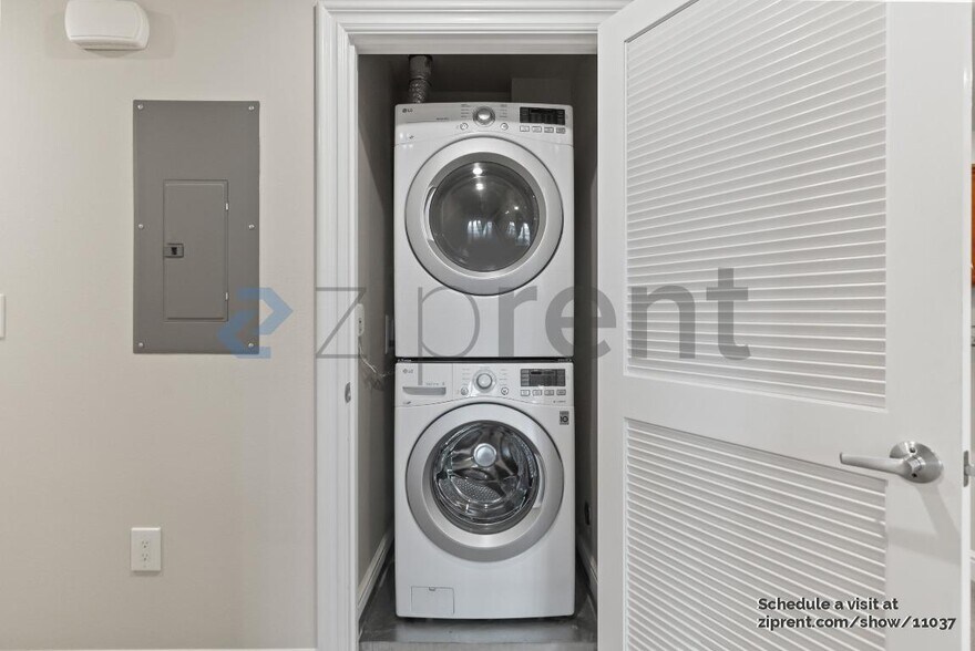 Building Photo - 1368 El Camino Real