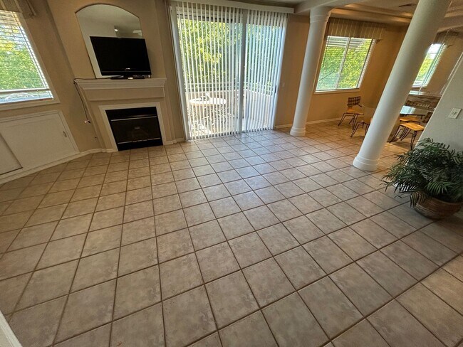 Building Photo - UPPER-LEVEL CONDO WITH BALCONY IN SUMMERLIN