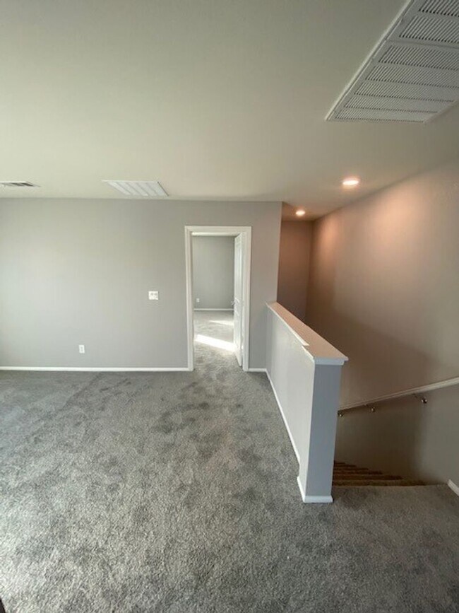 Building Photo - Modern North Las Vegas Townhome with Granite Countertops, Covered Patio & Open-Concept Living
