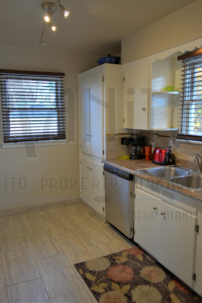 Building Photo - *Pending* Surprisingly Spacious South Hill...