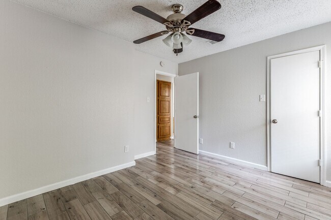 Building Photo - Easy Access to Highways with this 3BR in A...