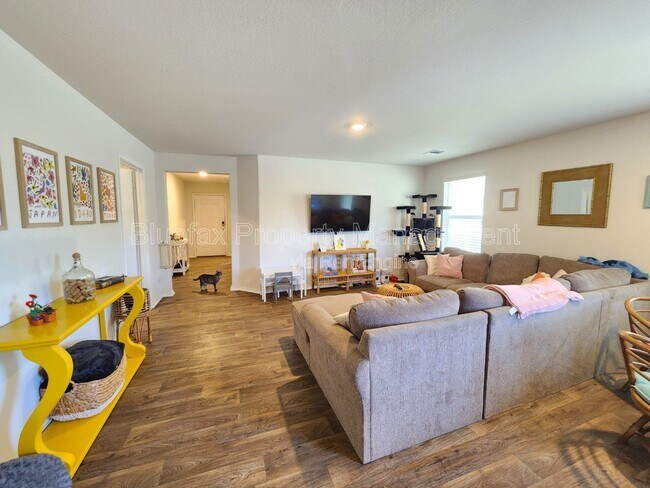 Building Photo - 6619 Dynamic Sound